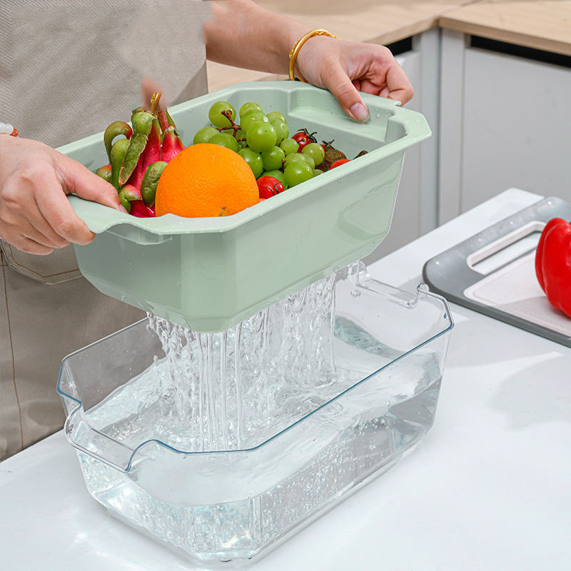 Râpe à légumes multifonction avec panier égouttoir intégré